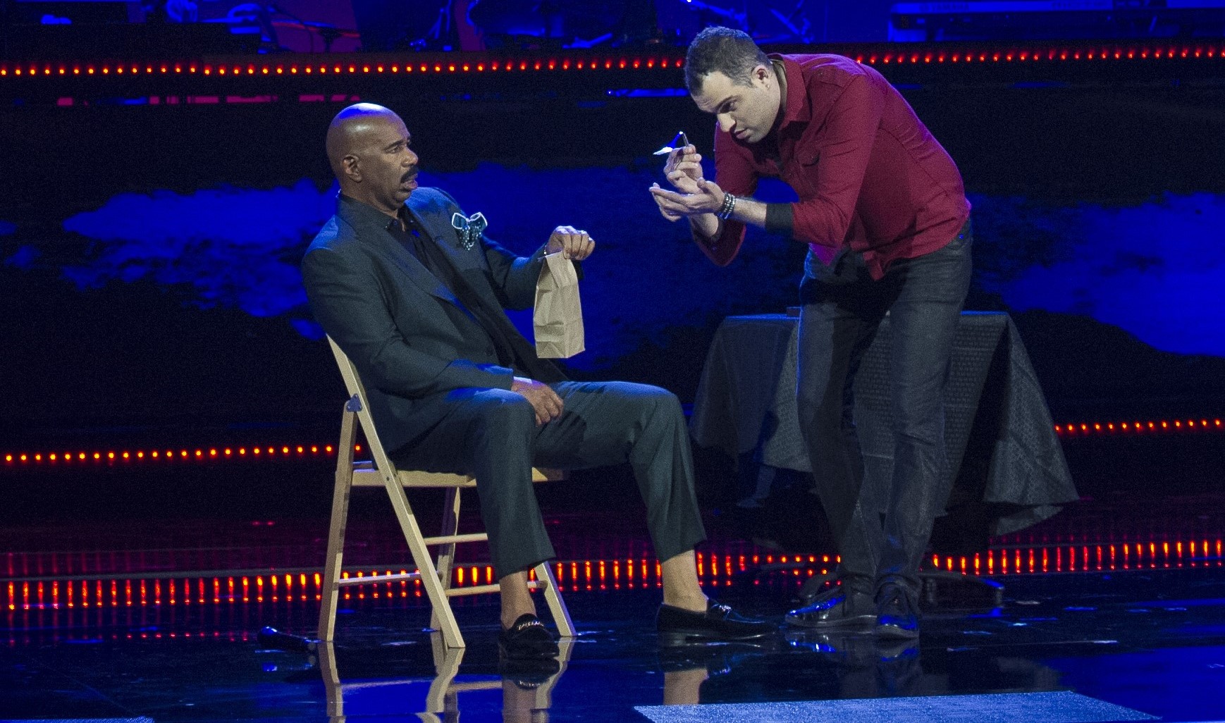 SHOWTIME AT THE APOLLO: L-R: Host Steve Harvey and contestant Spidey in the “Week 4” episode of SHOWTIME AT THE APOLLO airing Thursday, March 22 (9:00-10:00 PM ET/PT) on FOX. CR: Ben Hider / FOX. © 2018 / FOX Broadcasting.
